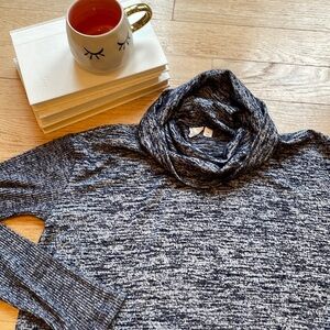 Gap turtleneck, blue, size medium